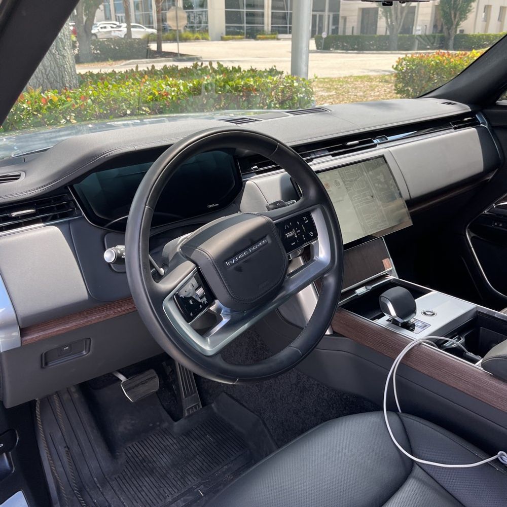 2025 Land Rover Range Rover P400 SE