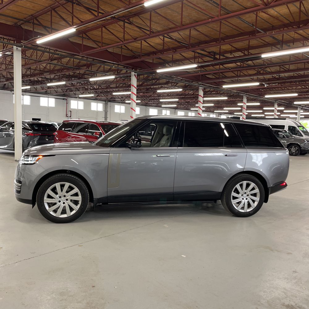 2024 Land Rover Range Rover P400 SE LWB