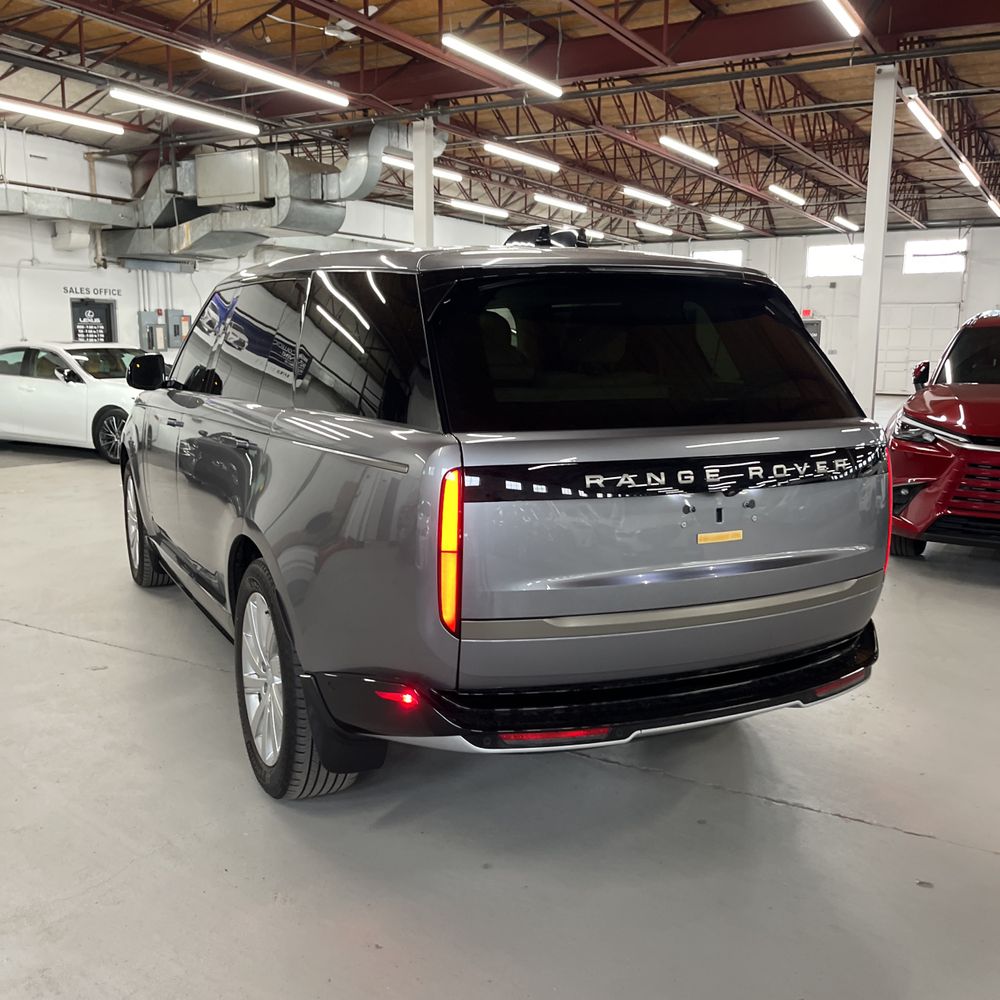 2024 Land Rover Range Rover P400 SE LWB