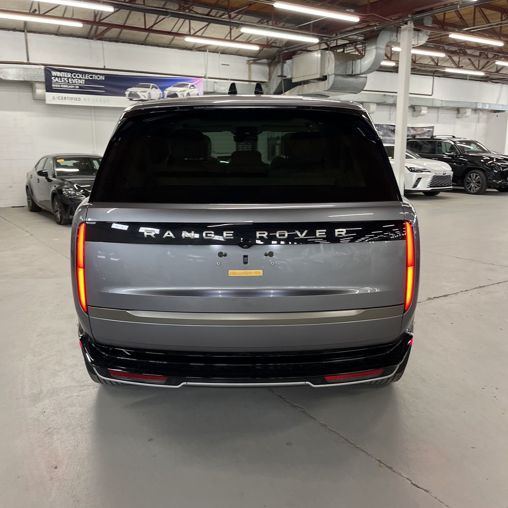 2024 Land Rover Range Rover P400 SE LWB