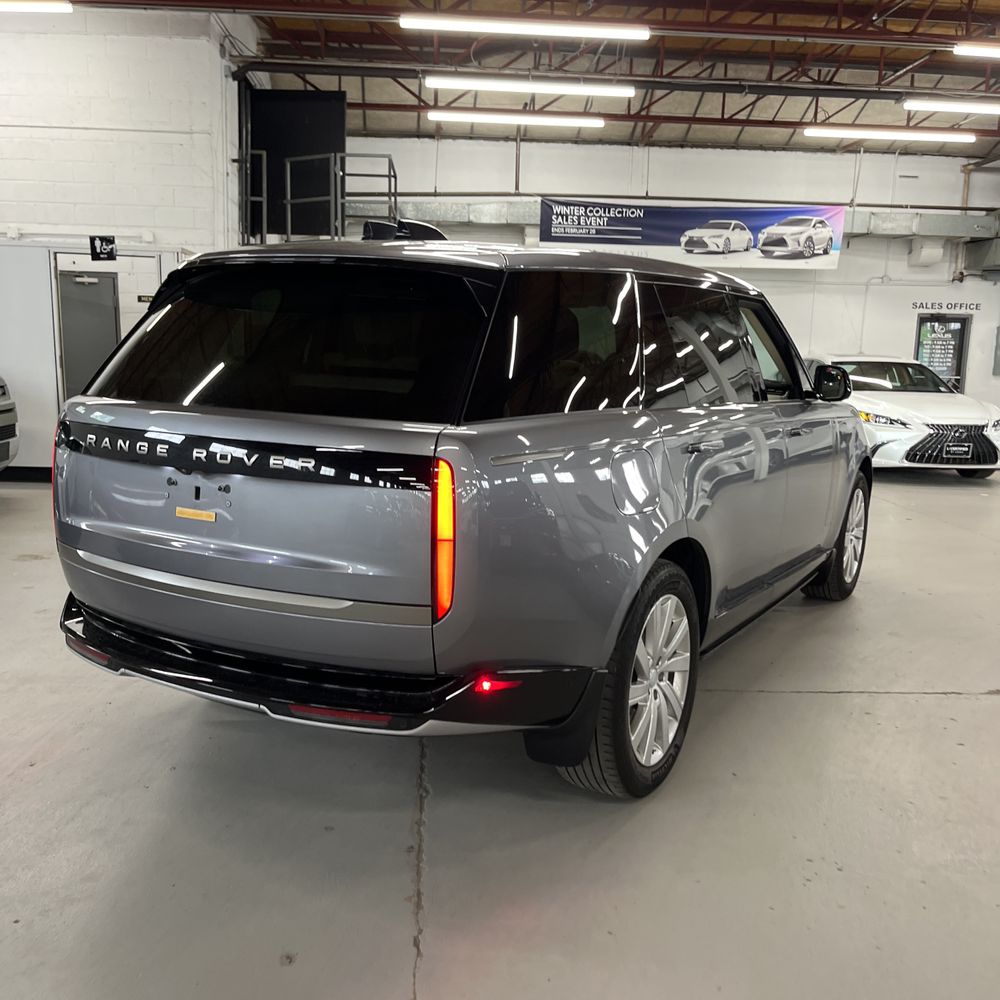 2024 Land Rover Range Rover P400 SE LWB