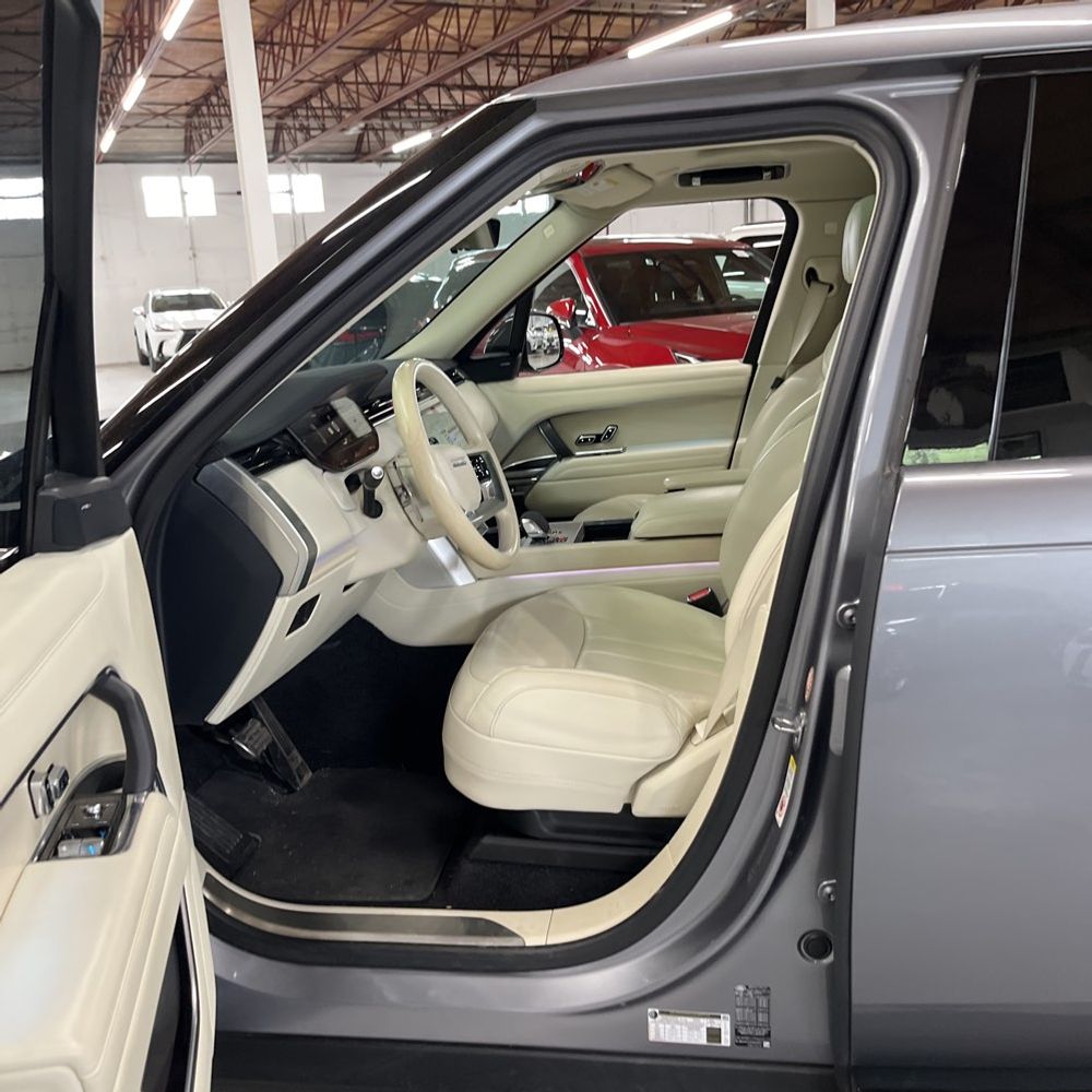2024 Land Rover Range Rover P400 SE LWB