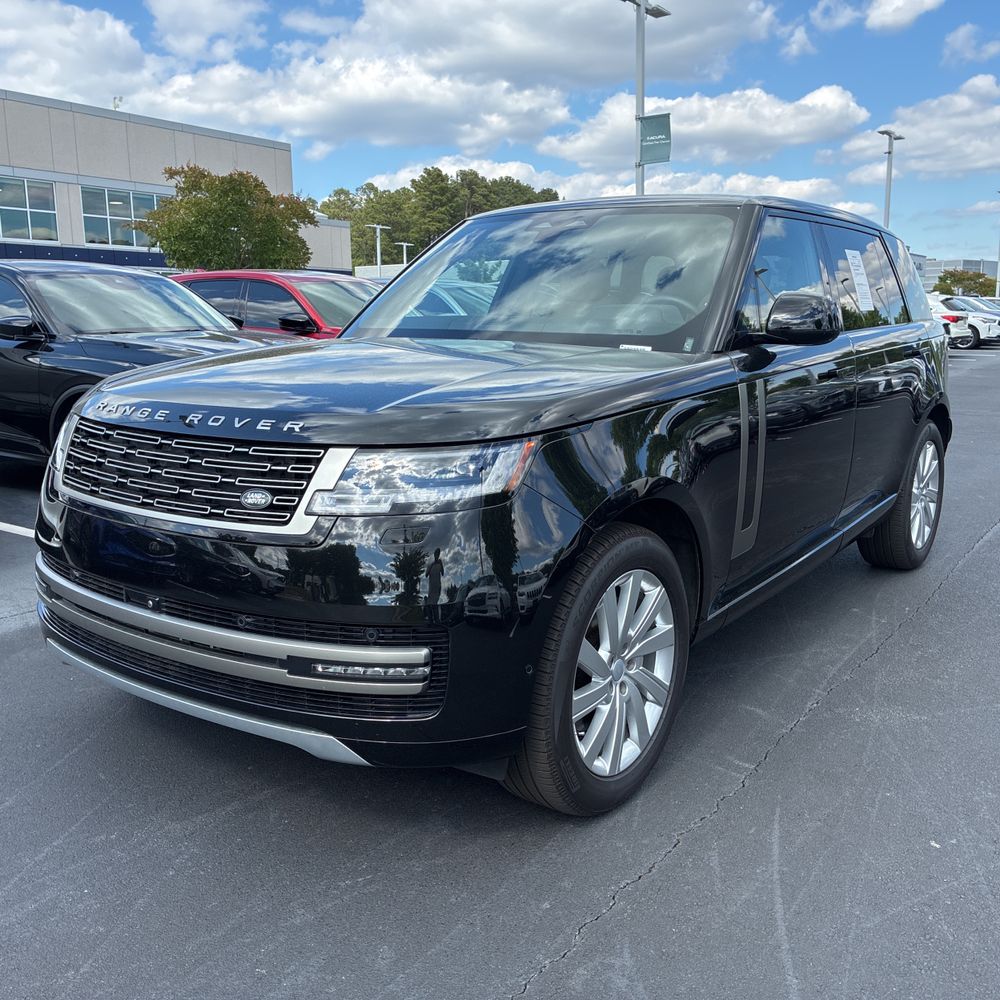 2025 Land Rover Range Rover P400 SE LWB