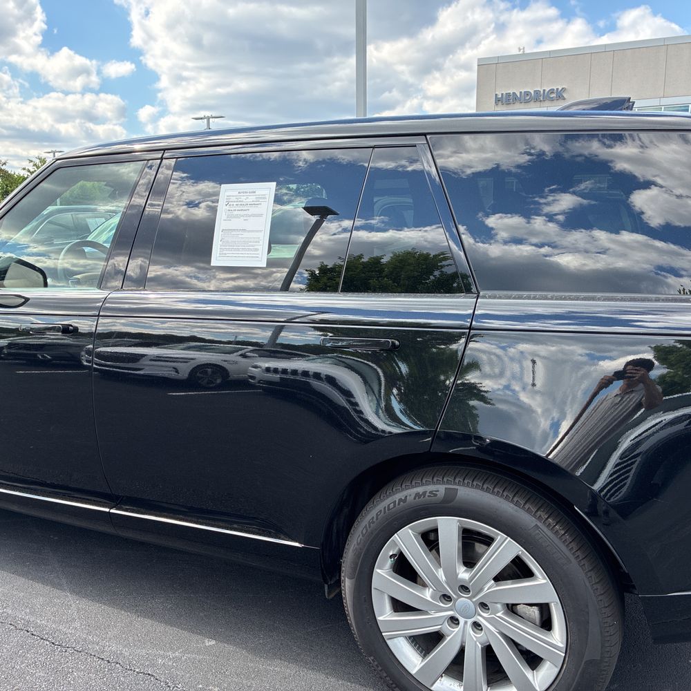 2025 Land Rover Range Rover P400 SE LWB