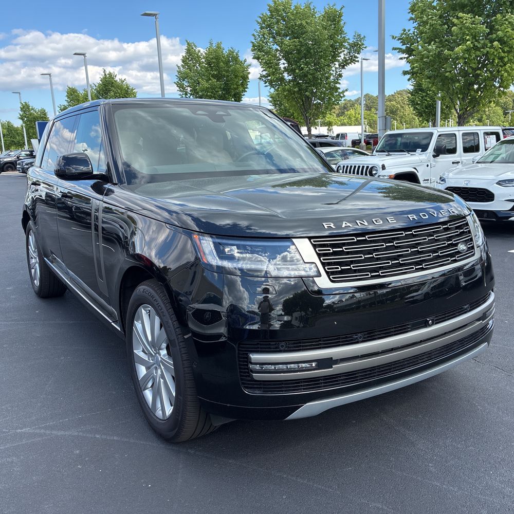 2025 Land Rover Range Rover P400 SE LWB