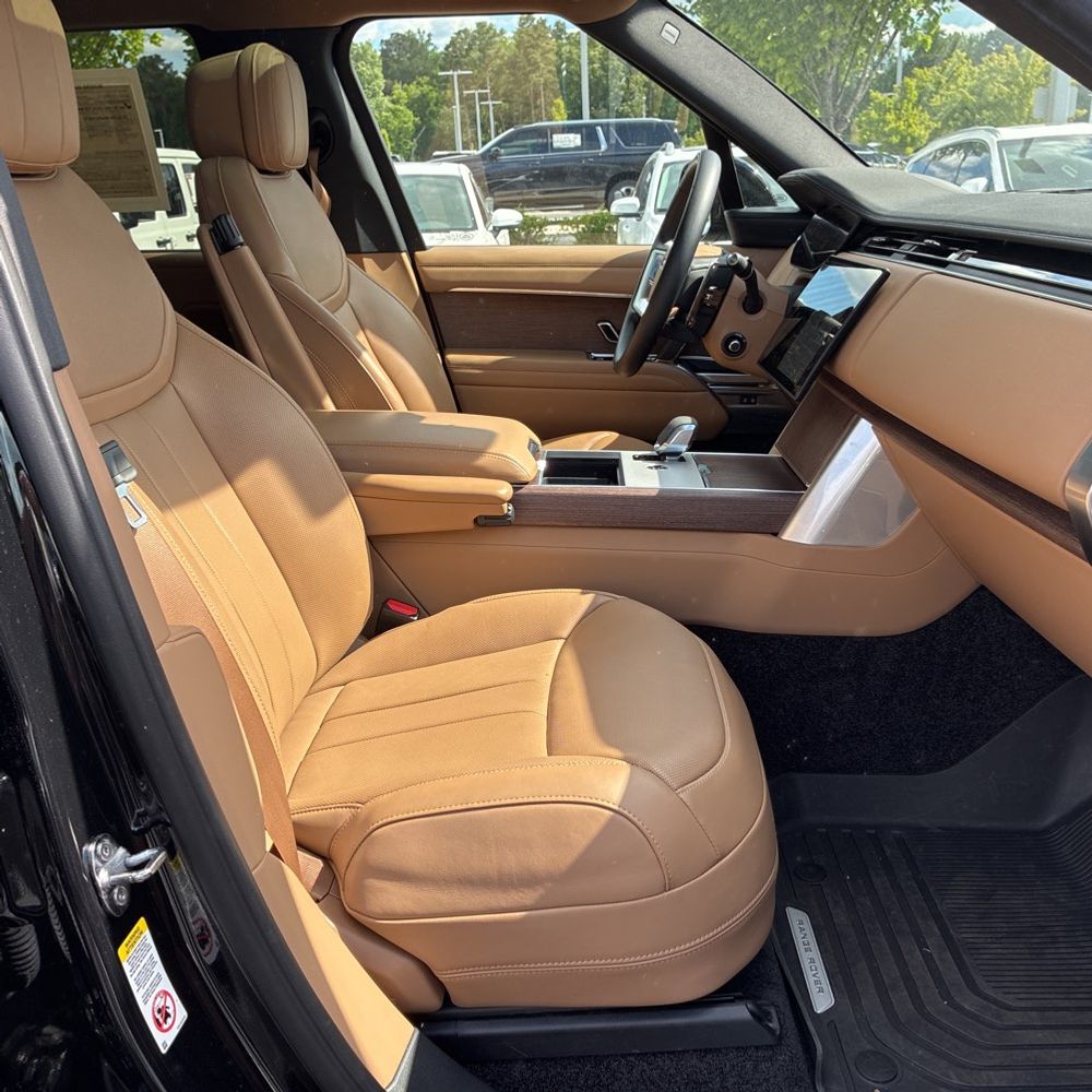 2025 Land Rover Range Rover P400 SE LWB