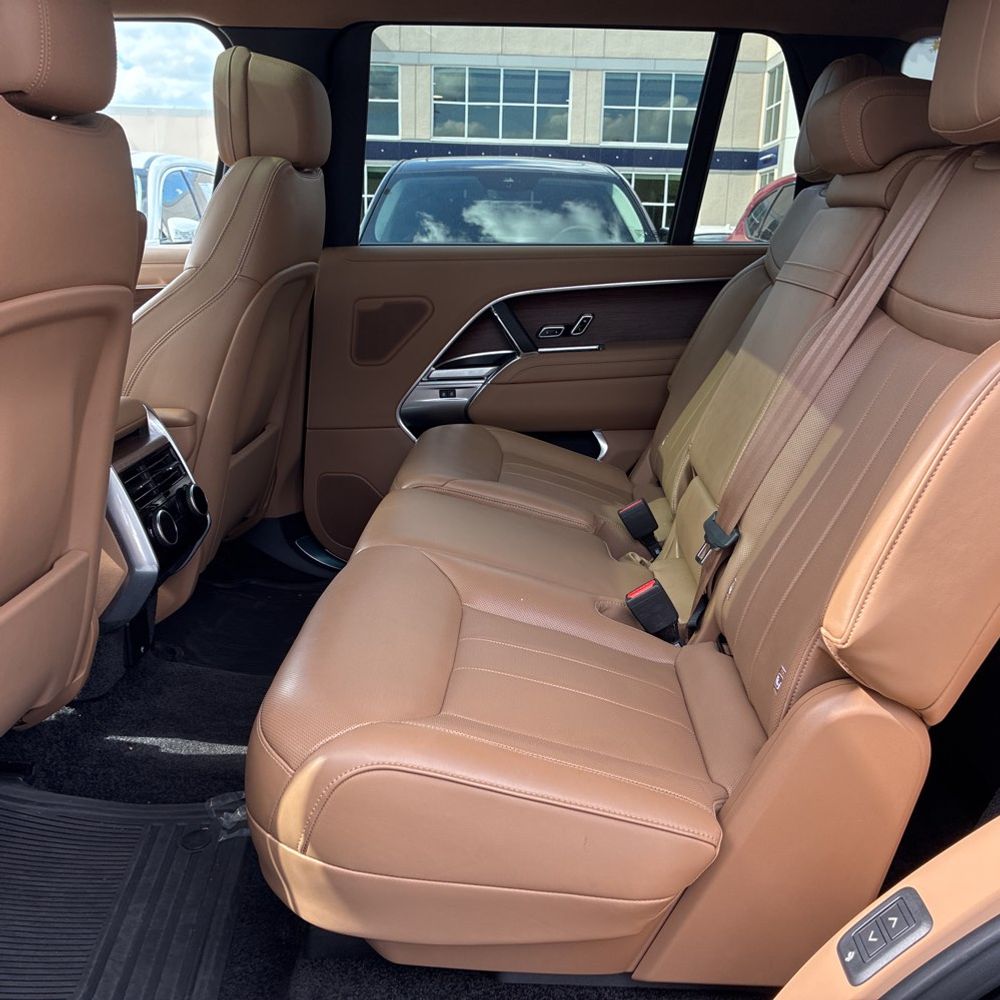 2025 Land Rover Range Rover P400 SE LWB