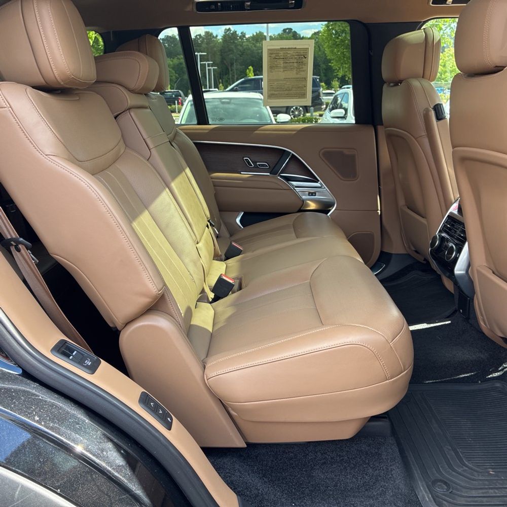 2025 Land Rover Range Rover P400 SE LWB