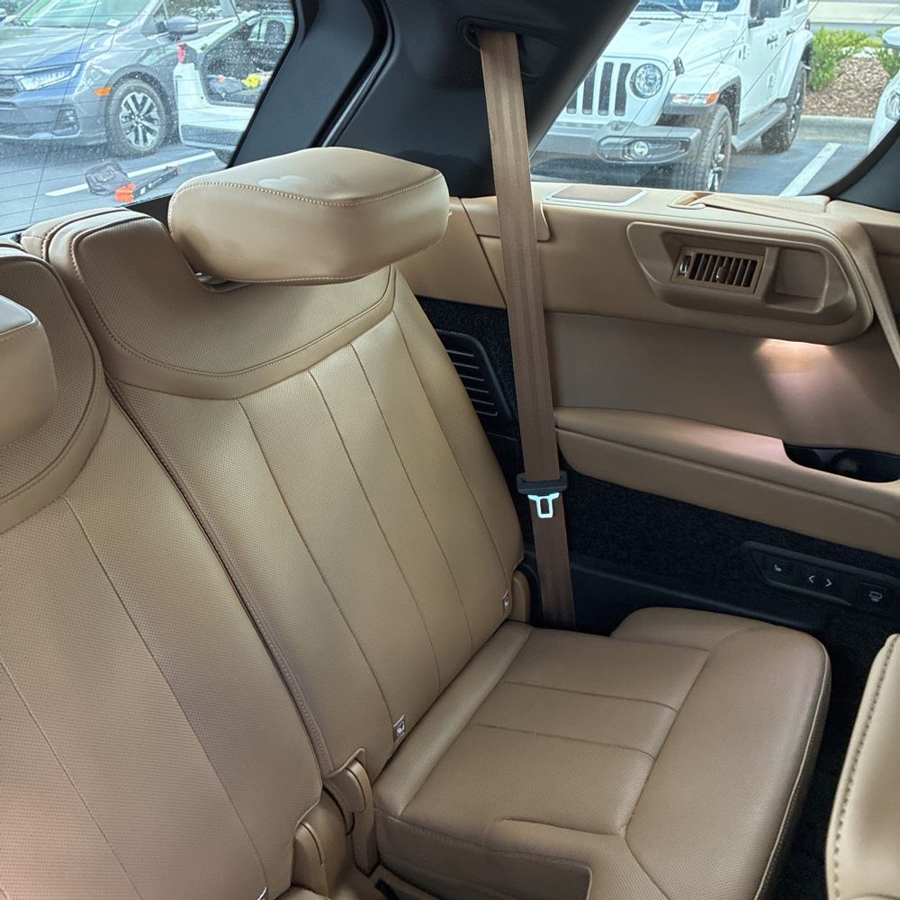 2025 Land Rover Range Rover P400 SE LWB