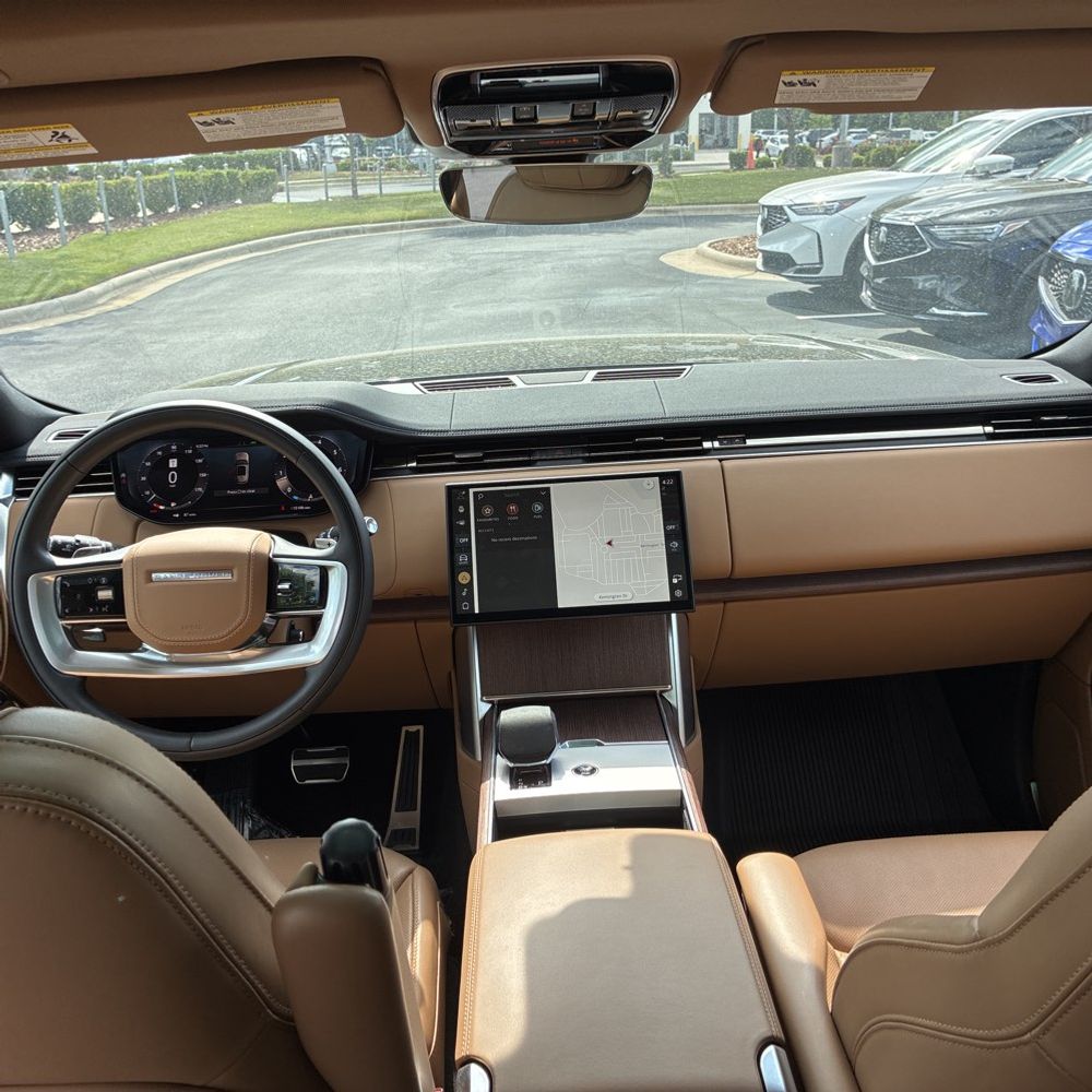 2025 Land Rover Range Rover P400 SE LWB