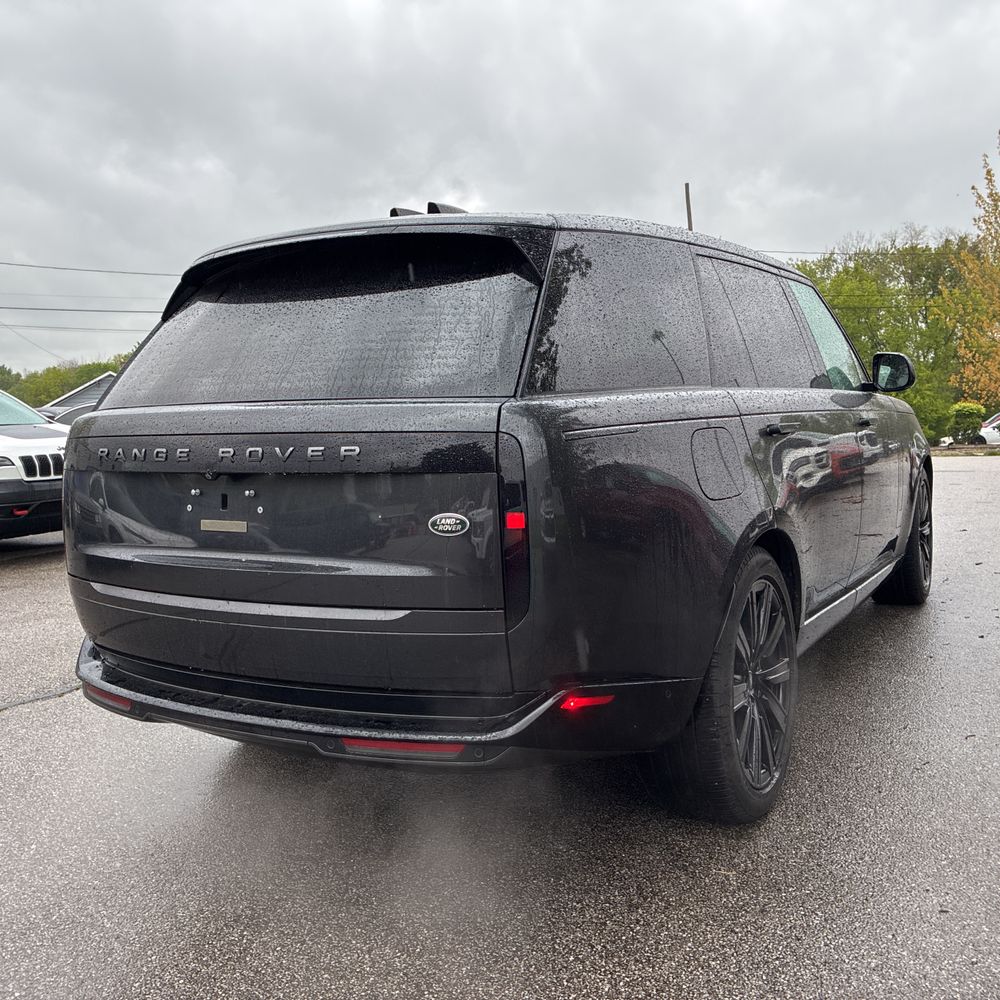 2023 Land Rover Range Rover P400 SE LWB