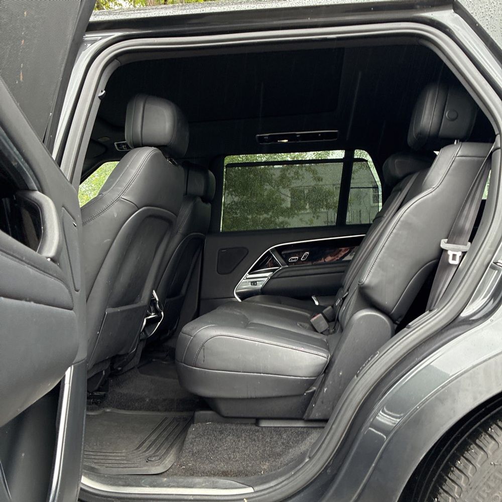 2023 Land Rover Range Rover P400 SE LWB
