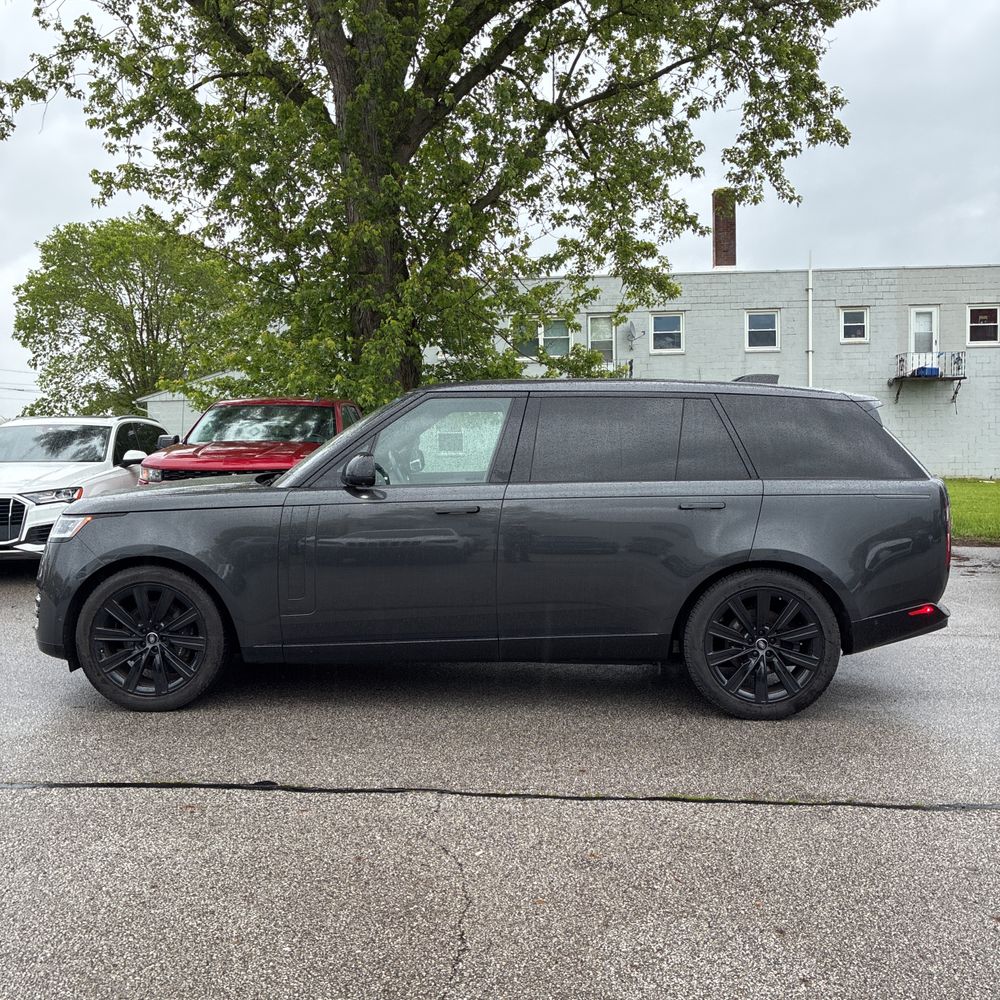 2023 Land Rover Range Rover P400 SE LWB