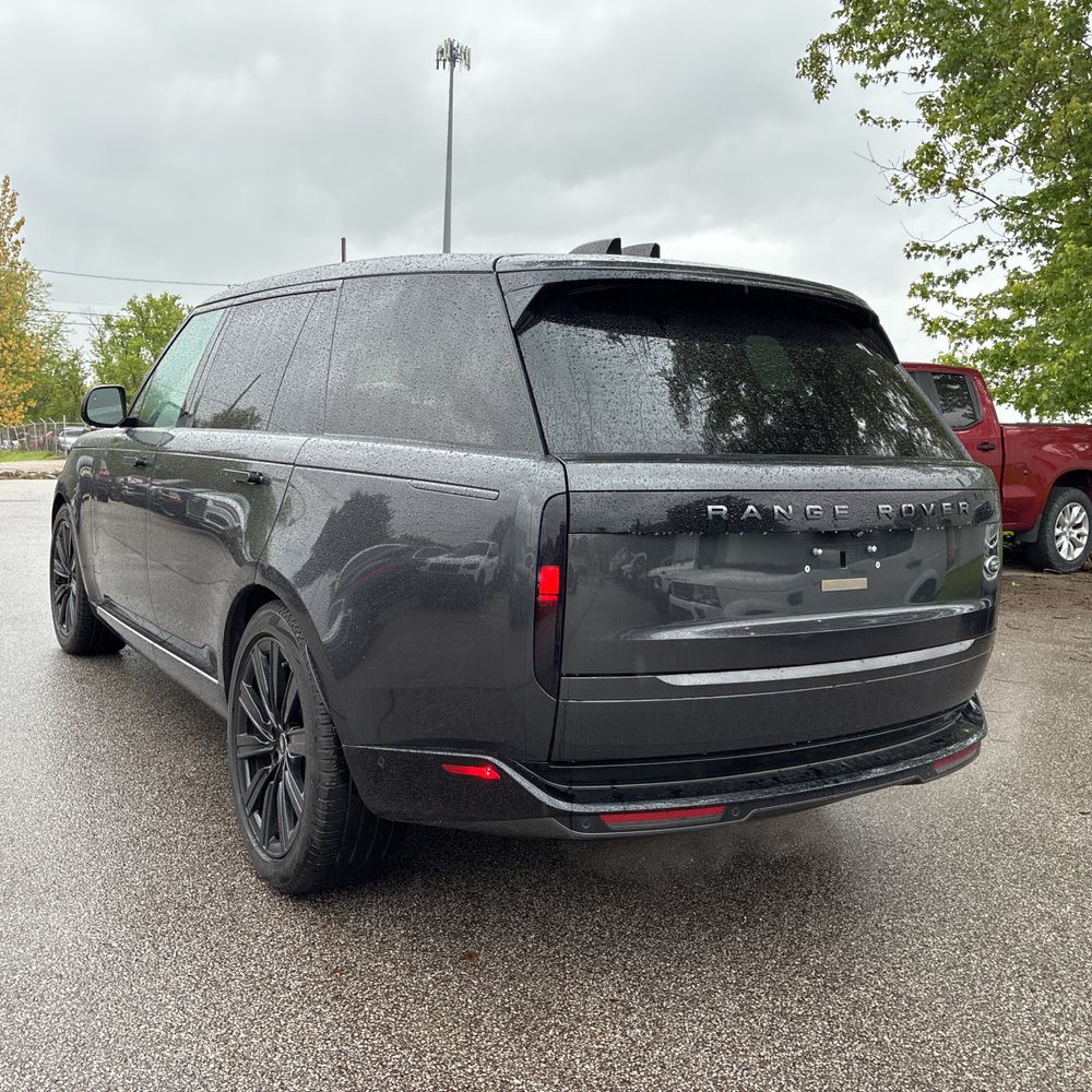 2023 Land Rover Range Rover P400 SE LWB