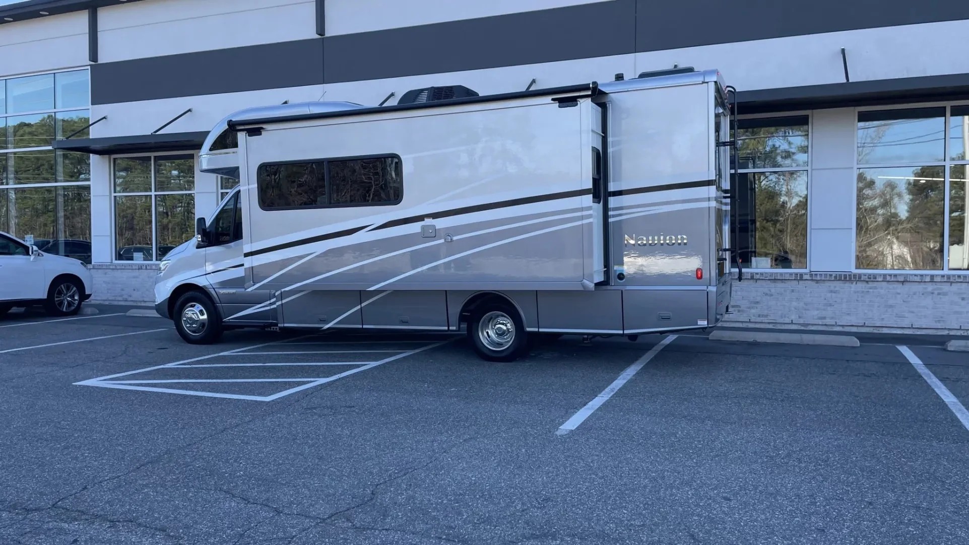 2023 Winnebago Navion