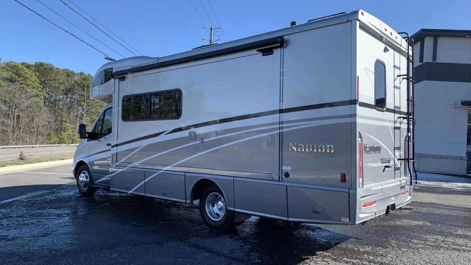2023 Winnebago Navion