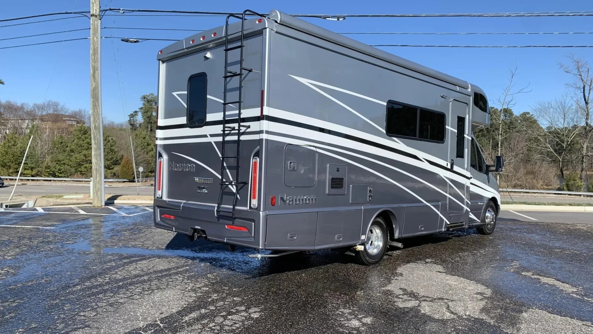 2023 Winnebago Navion