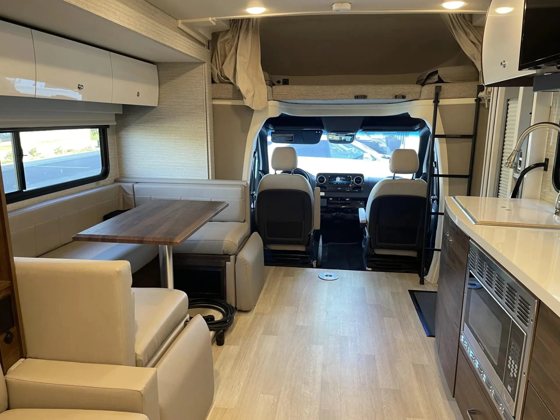 2023 Winnebago Navion