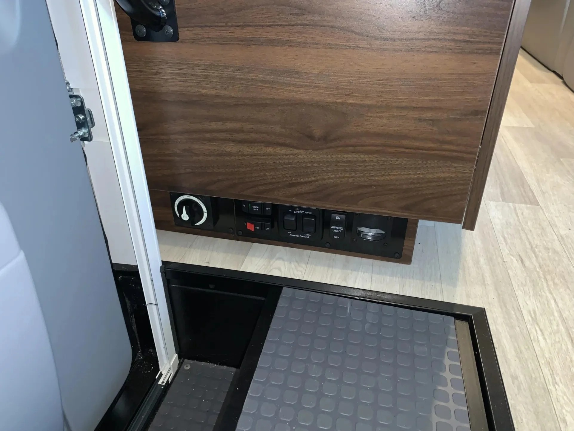 2023 Winnebago Navion