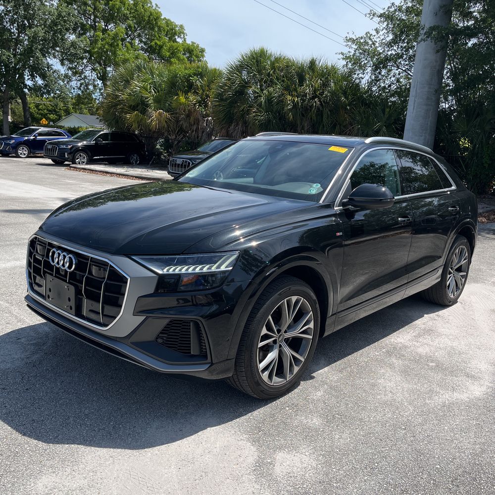 2023 Audi Q8 Premium Plus