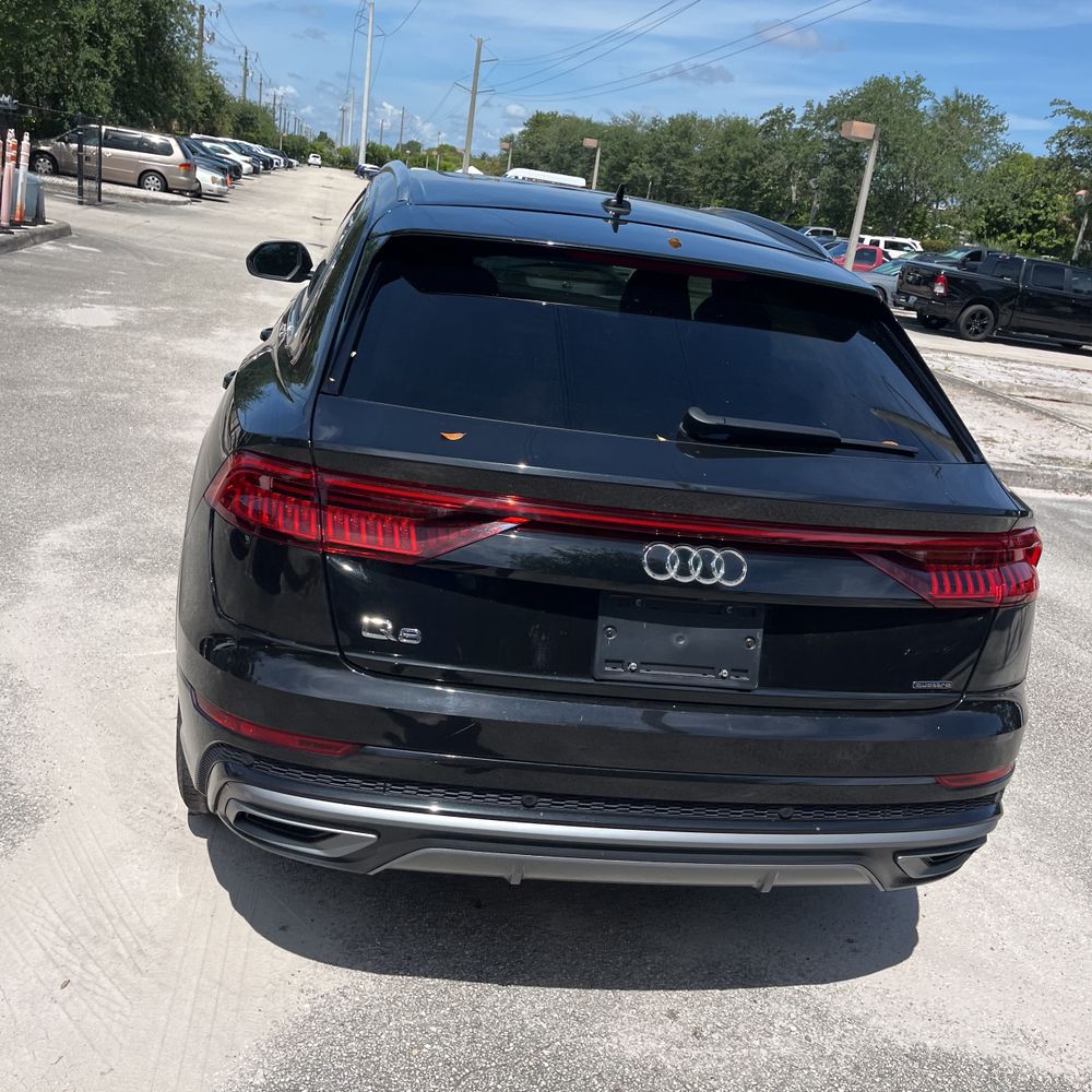 2023 Audi Q8 Premium Plus