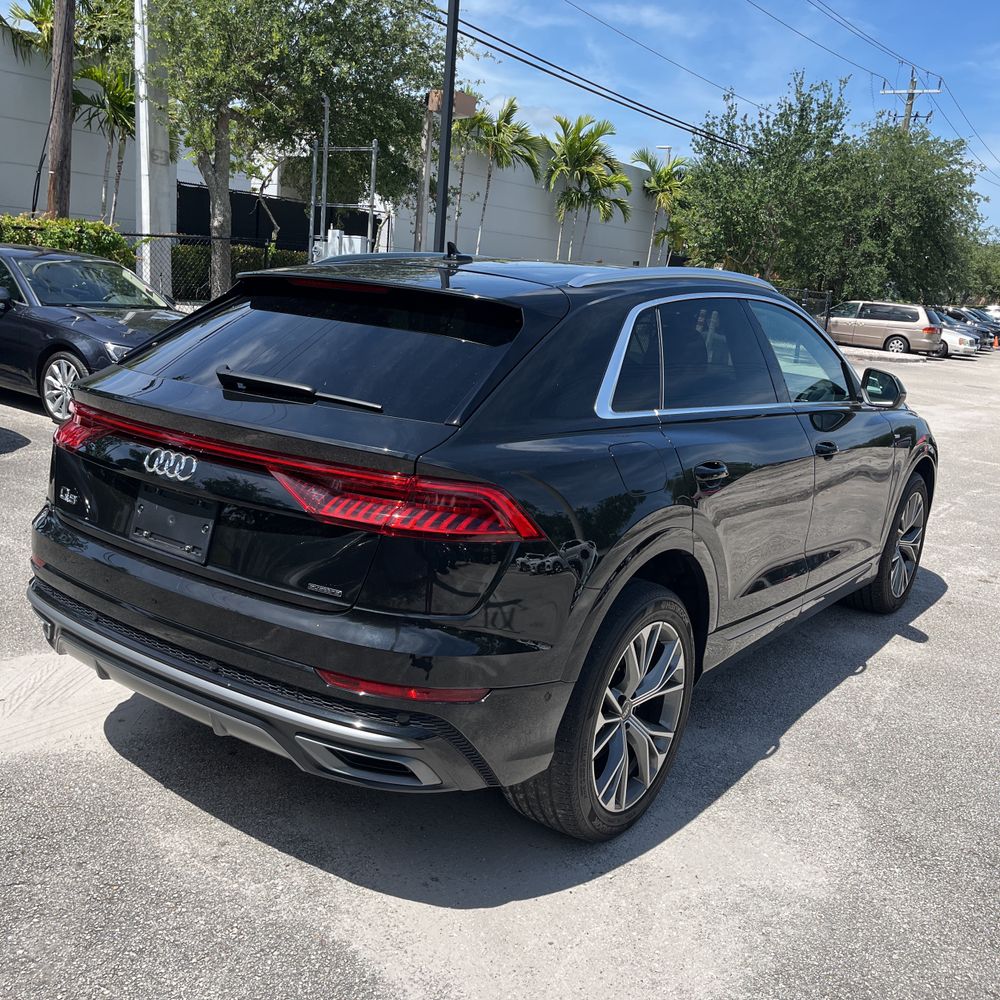 2023 Audi Q8 Premium Plus