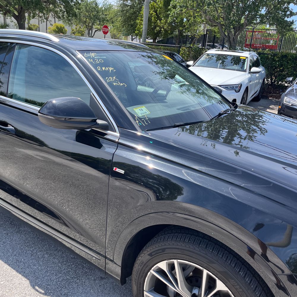 2023 Audi Q8 Premium Plus