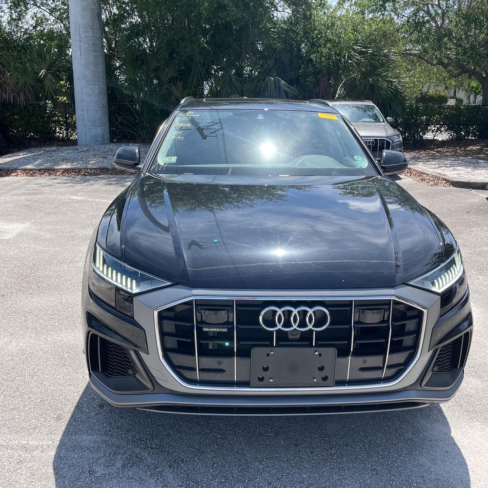 2023 Audi Q8 Premium Plus