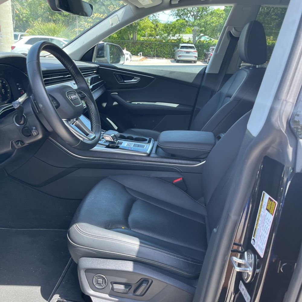 2023 Audi Q8 Premium Plus