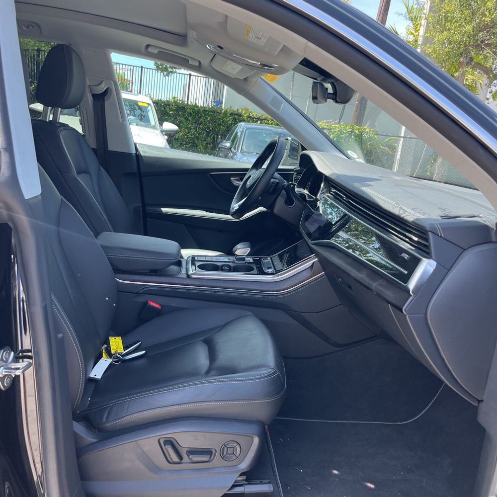 2023 Audi Q8 Premium Plus