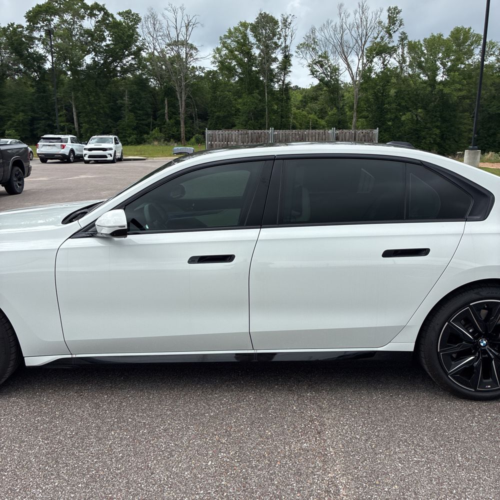 2025 BMW 740i