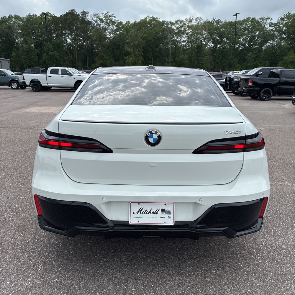 2025 BMW 740i
