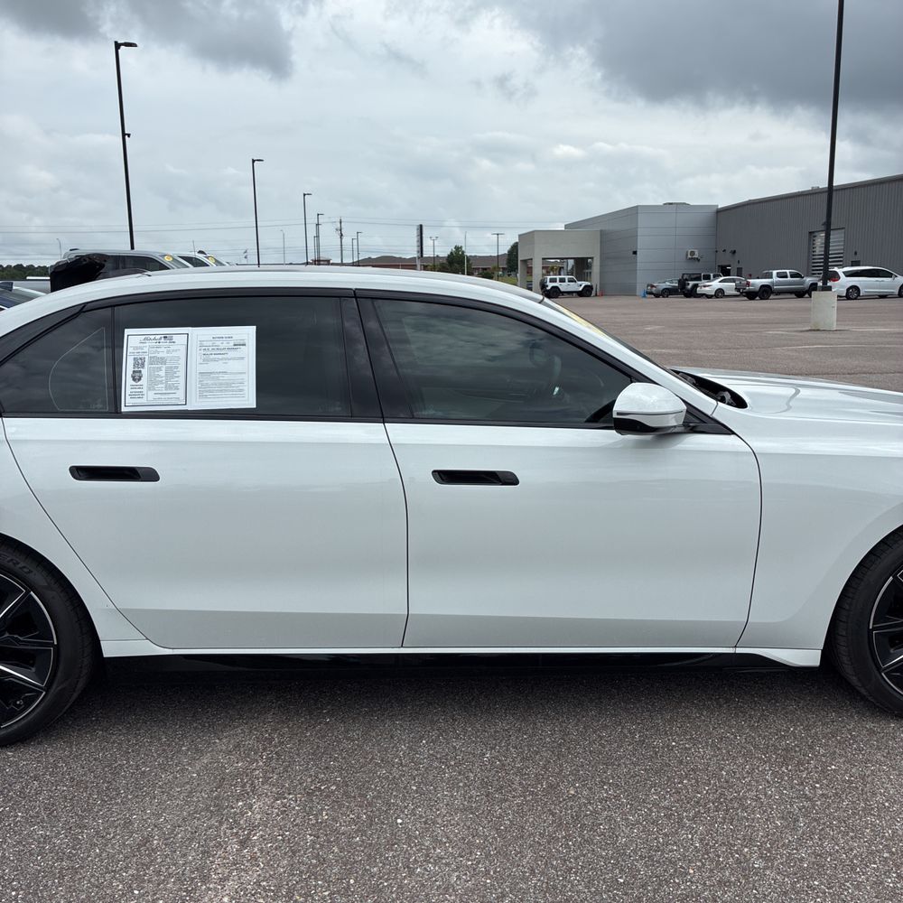 2025 BMW 740i