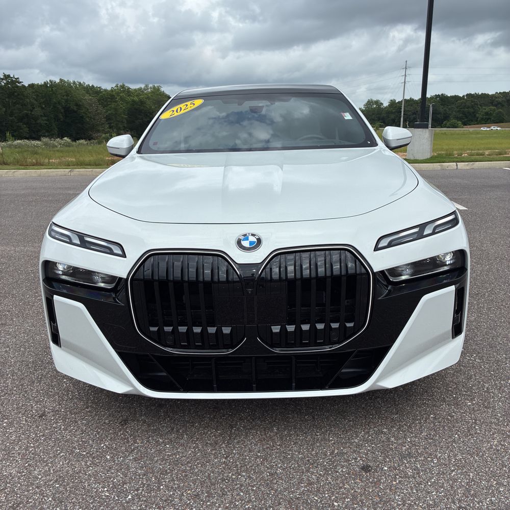 2025 BMW 740i