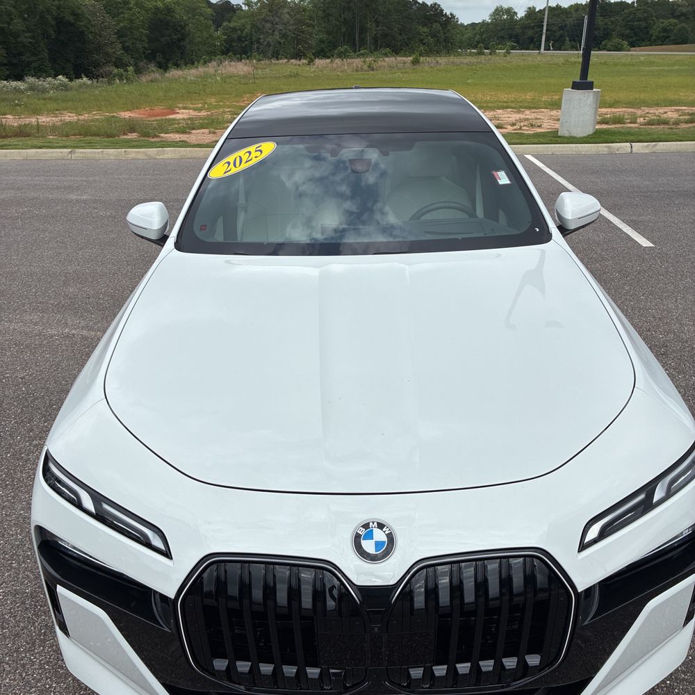 2025 BMW 740i