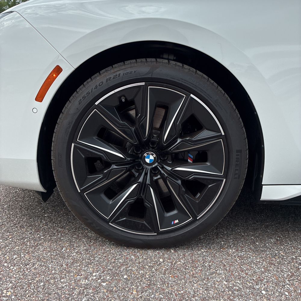 2025 BMW 740i