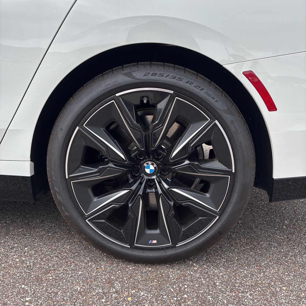 2025 BMW 740i