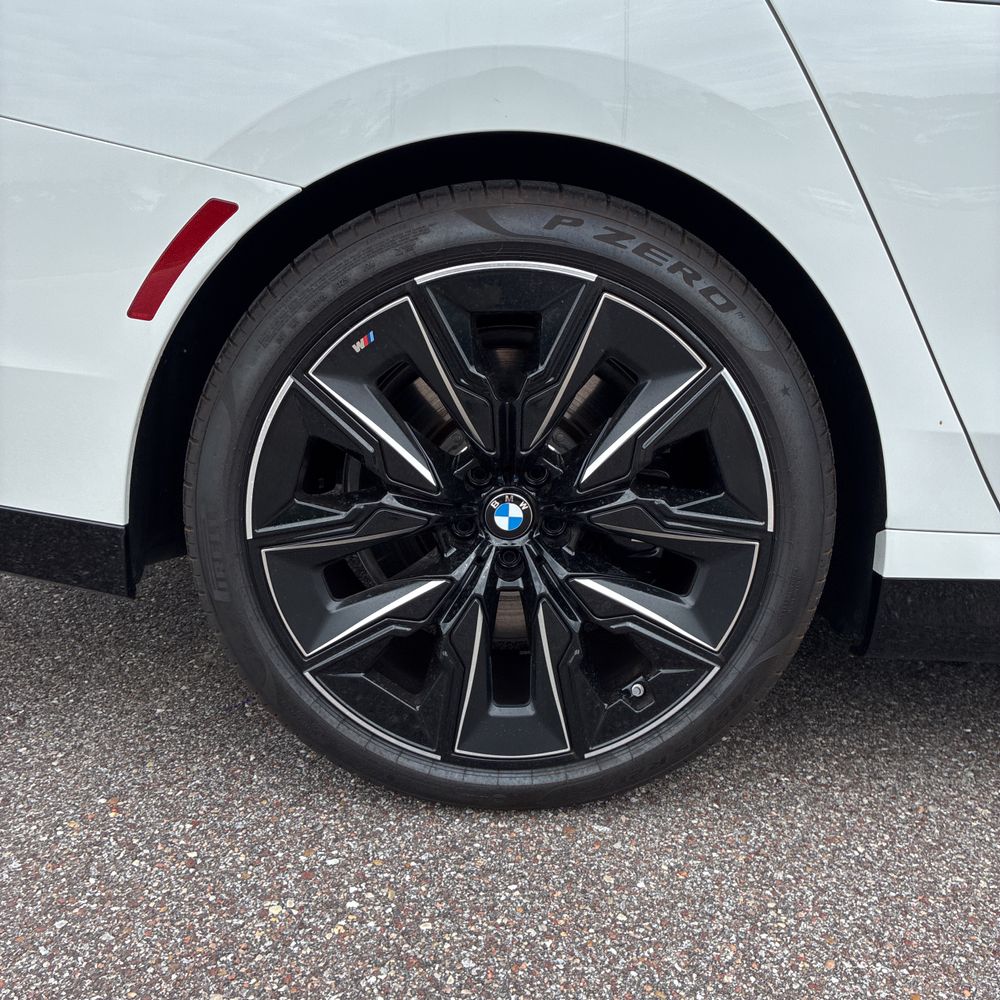 2025 BMW 740i