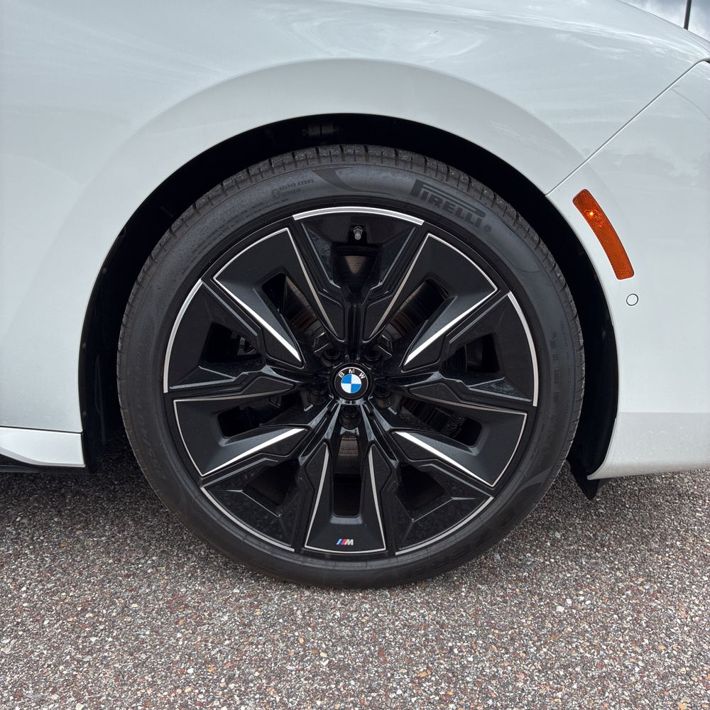 2025 BMW 740i