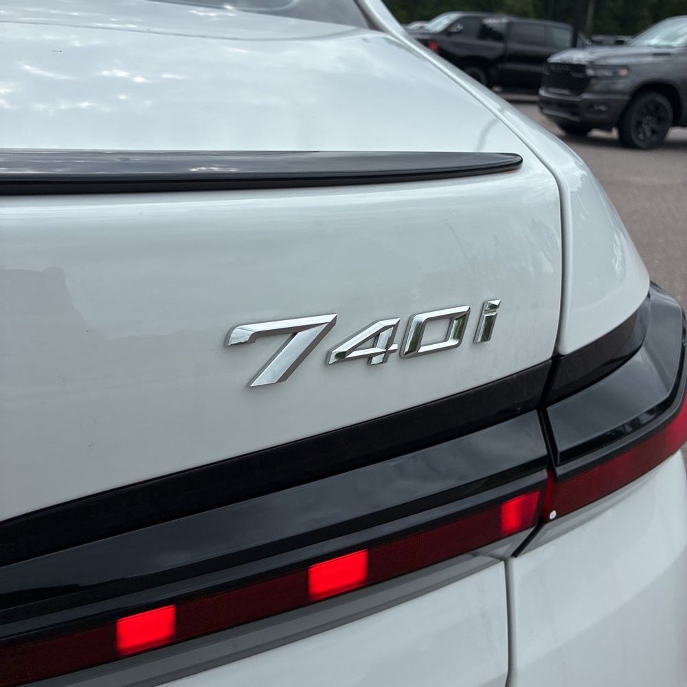 2025 BMW 740i