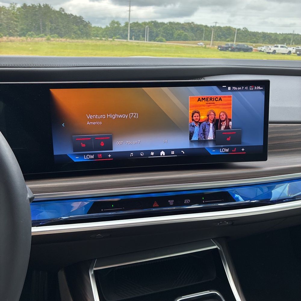 2025 BMW 740i