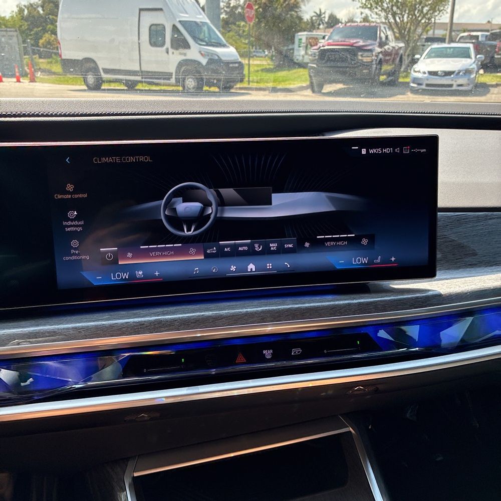 2024 BMW 7 Series 740i