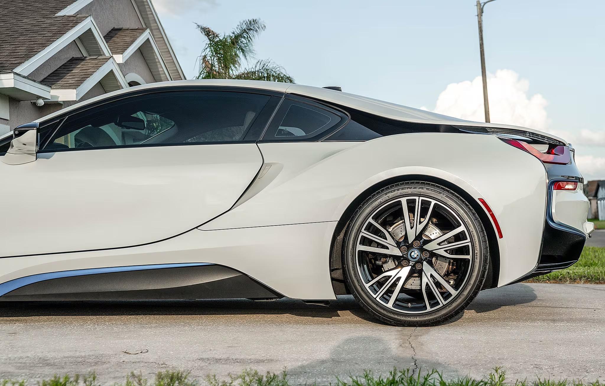 2016 BMW i8