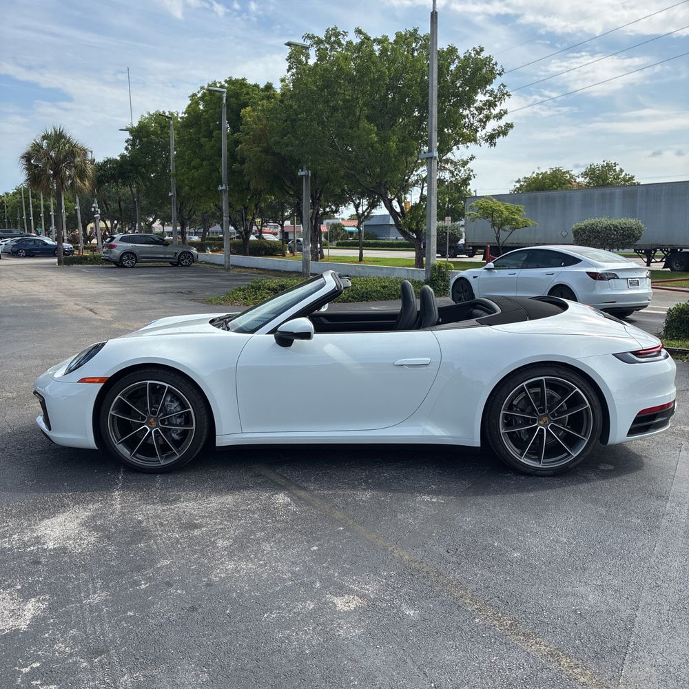 2023 Porsche 911 Carrera Cabriolet