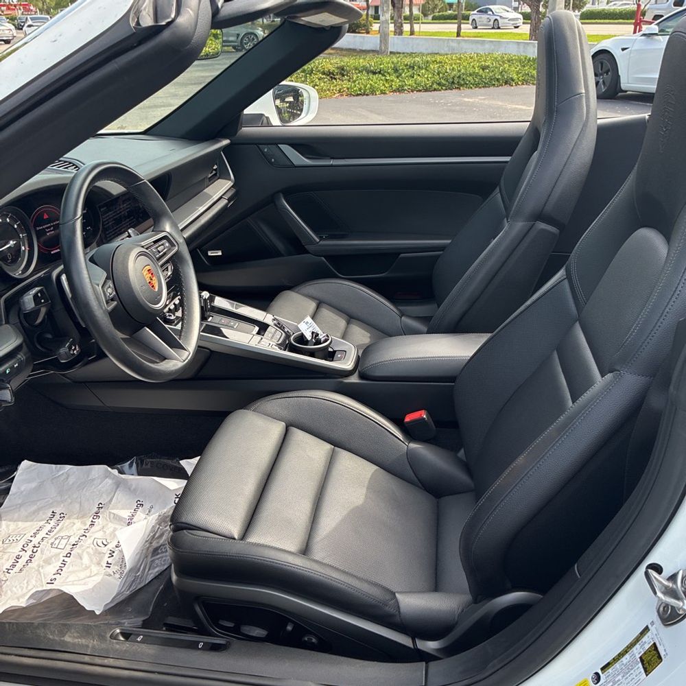 2023 Porsche 911 Carrera Cabriolet