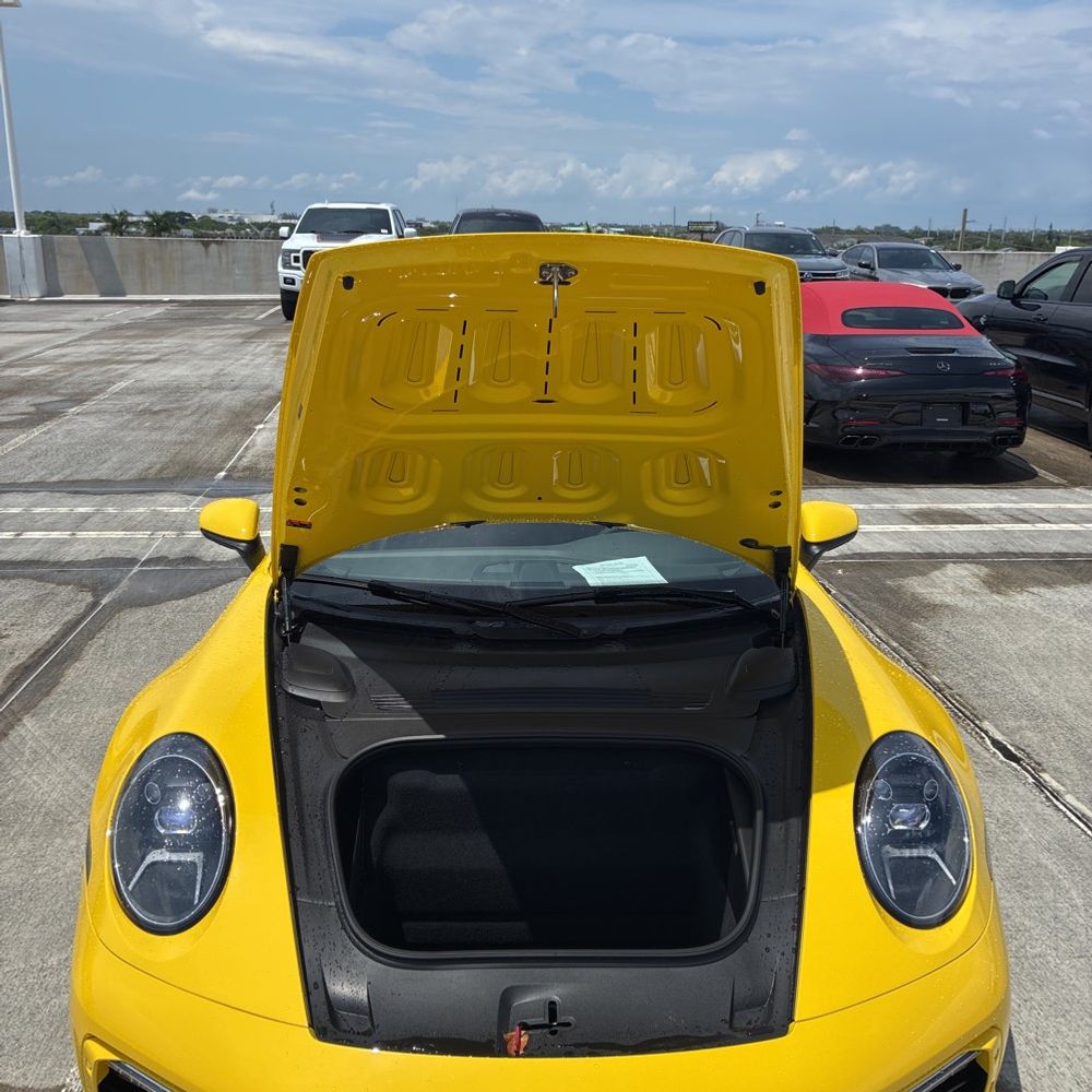 2022 Porsche 911 Carrera Cabriolet