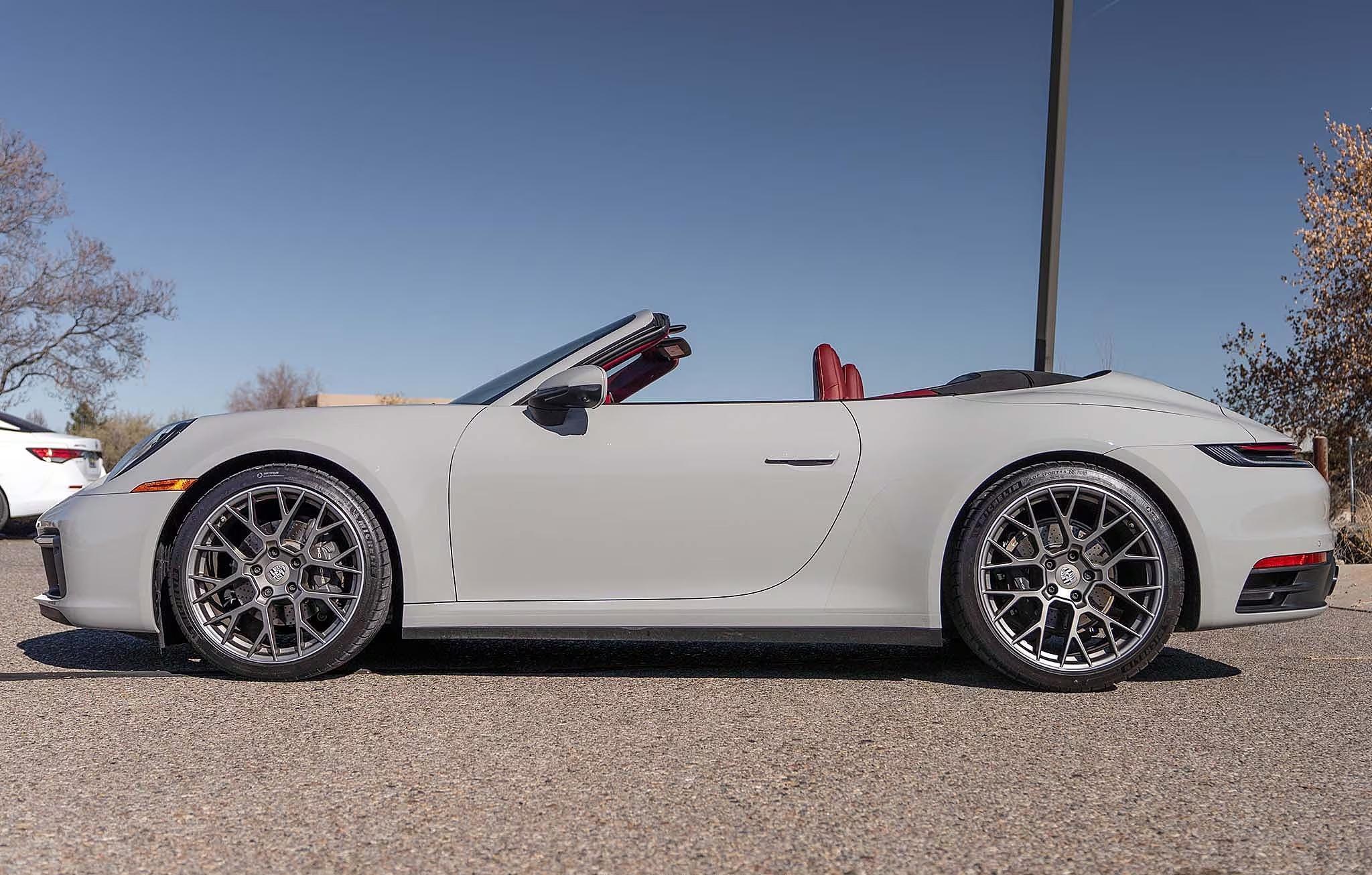 2024 Porsche 911 Carrera Cabriolet