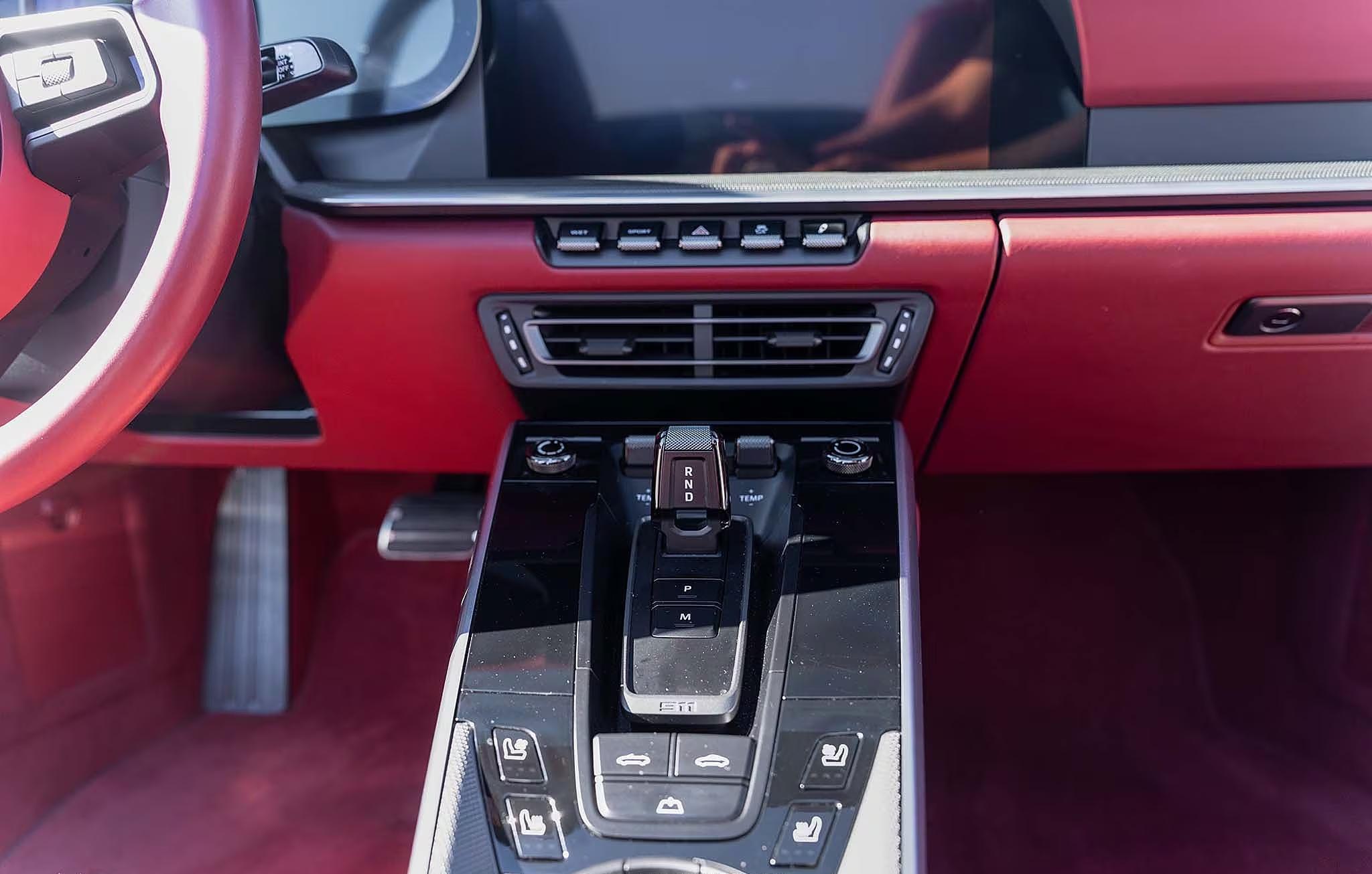 2024 Porsche 911 Carrera Cabriolet