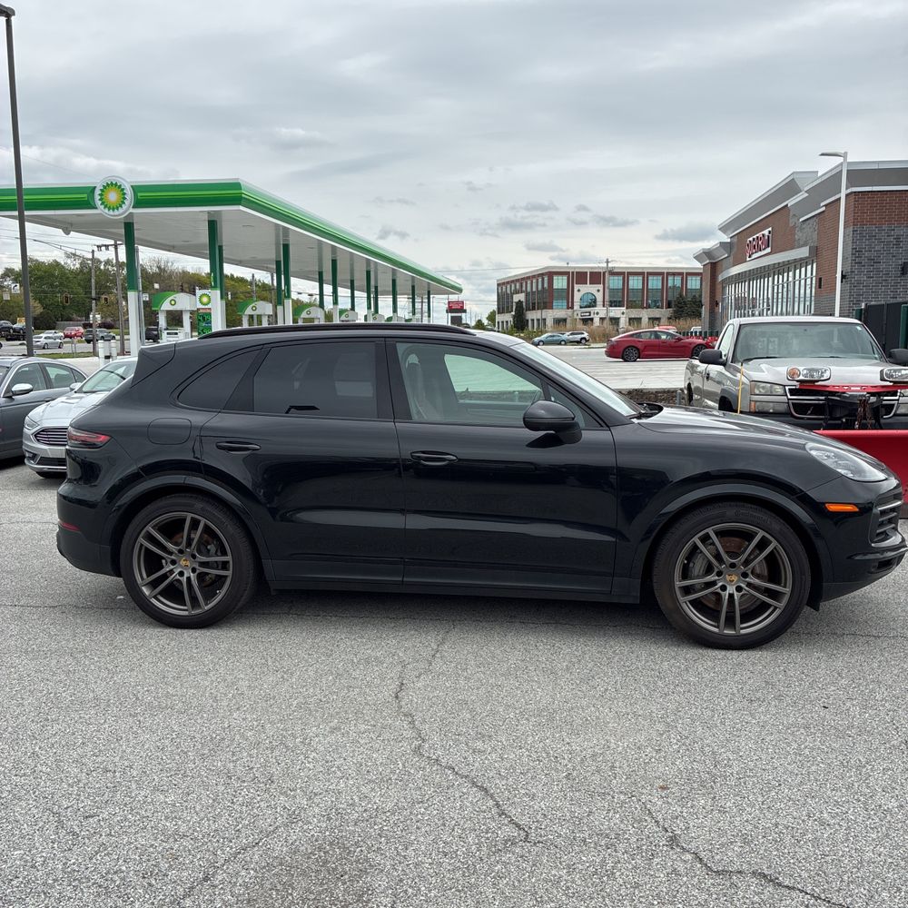 2023 Porsche Cayenne S Platinum Edition