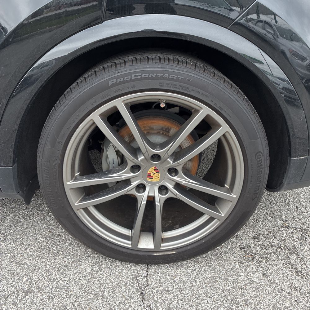 2023 Porsche Cayenne S Platinum Edition